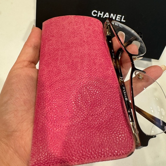 Authentic CHANEL caviar eyeglasses case - Picture 2 of 10
